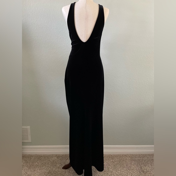 Jessica McClintock Gunne Sax Black Asymmetrical Neck Velvet Maxi Dress | 11/12 - Picture 2 of 7